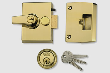 Nightlatch installation by Highbury master locksmith